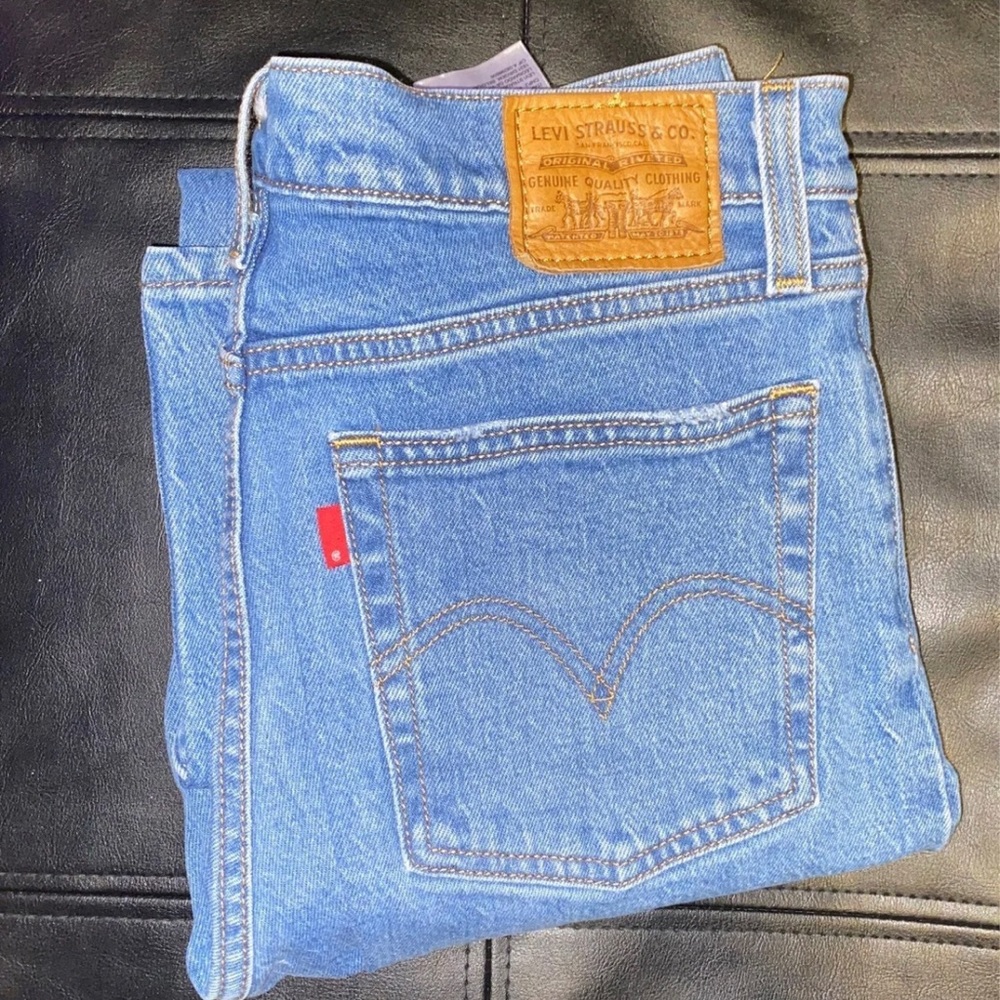 Levi’s wedged straight medium wash jeans